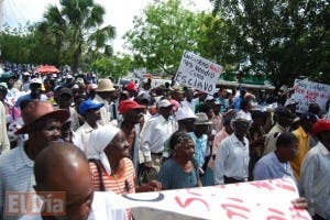 Cañeros haitianos exigen documentación gratuita