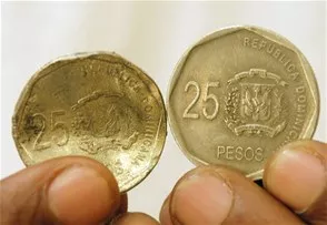 Desmantelan laboratorio que falsificaba moneda de RD$ 25   