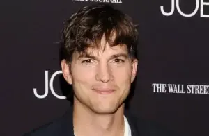 Actor Ashton Kutcher está sufriendo pérdida de pelo