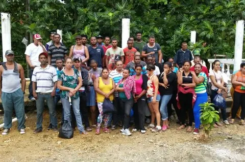 Detienen a 49 dominicanos se iban en yola para Puerto Rico