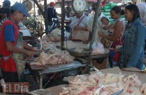 Agricultura vigila se cumpla baja precio del pollo