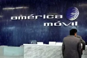 América Móvil estudia oferta  de interesados