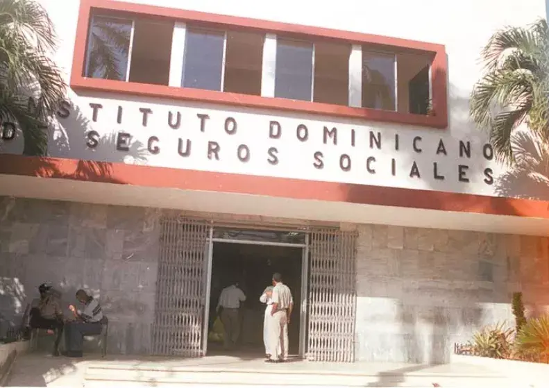 Gobierno pensiona a 561 afiliados del IDSS con 10 mil pesos mensuales