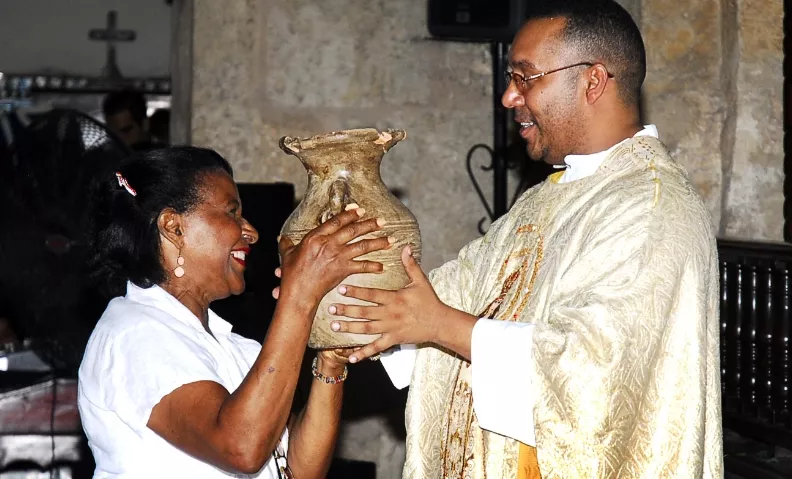 Feligreses conmemoran Día de   Virgen de las Mercedes