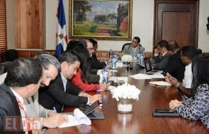 Acuerdan buscar solución a interferencias emisoras haitianas en la frontera