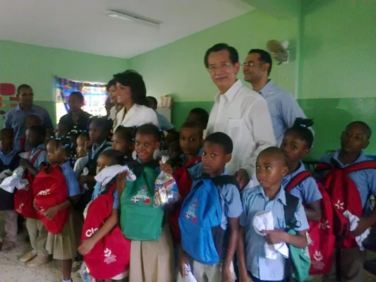 Embajada de Taiwán y el Despacho de la Primera Dama entregan mochilas a estudiantes de varias escuelas   