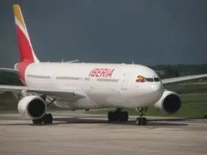 Iberia ofrecerá este martes vuelos de repatriación a Santo Domingo y Dakar