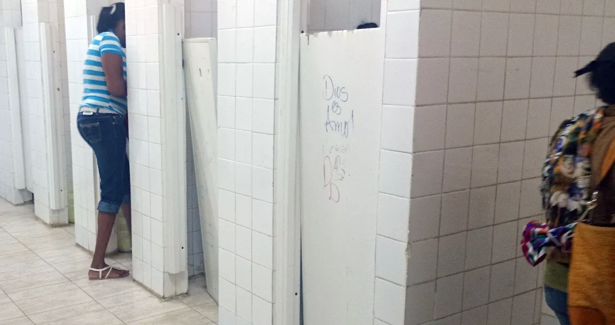 Situacion en que se encuentran los baños de la UASD