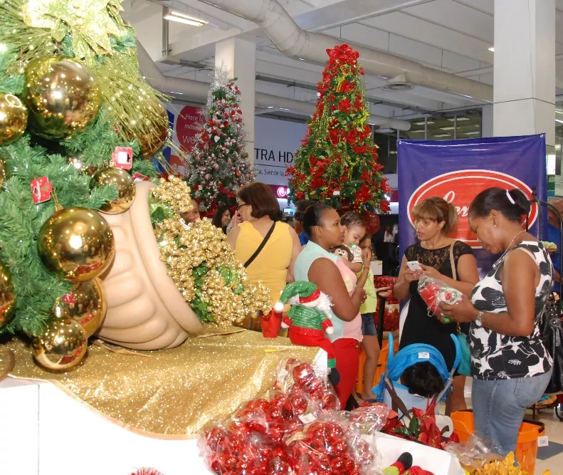 Tienda Plaza Lama da apertura a la Navidad