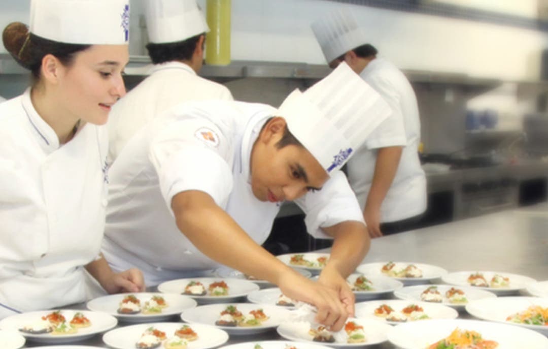 Egresados de Turismo en Anáhuac logran titulación Le Cordon Bleu