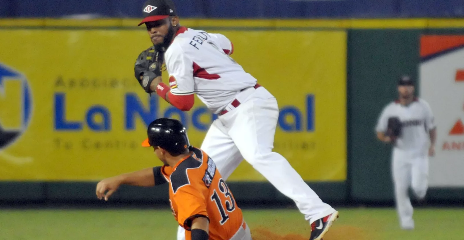 Toros del Este vencen a Leones del Escogido