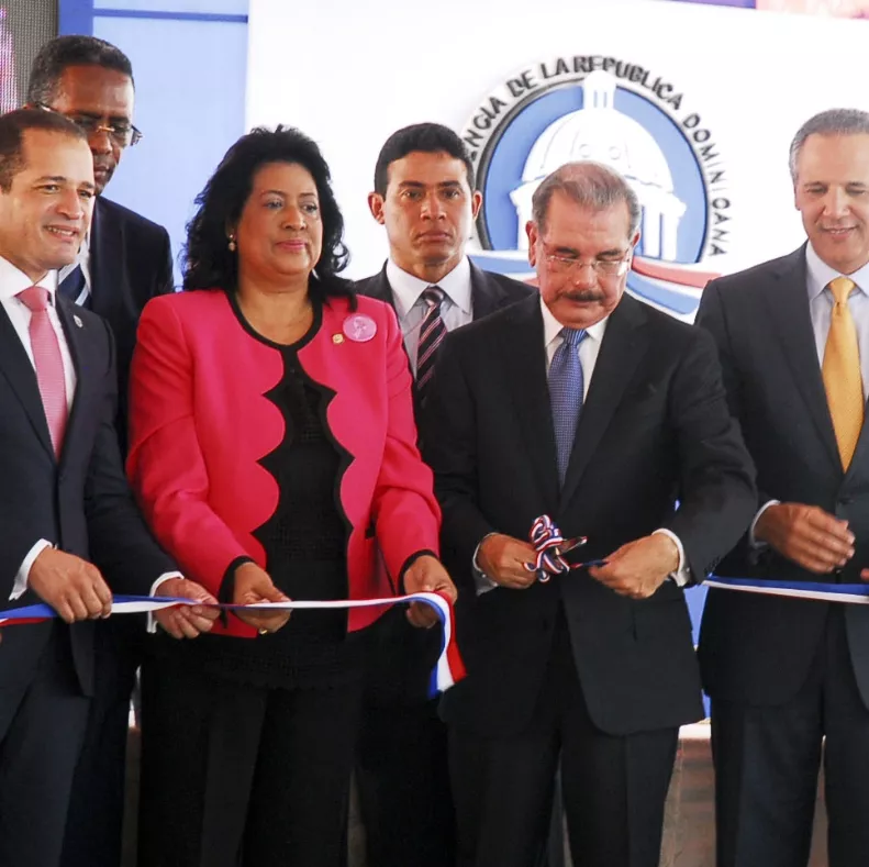 Medina inaugura  mercado municipal de El Almirante