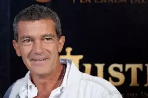 Antonio Banderas se recupera tras ser hospitalizado por un dolor en el pecho