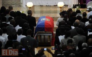 Cientos acuden al funeral de Duvalier en Haití