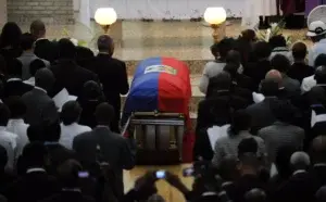 Cientos acuden al funeral de Duvalier en Haití