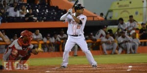 Gigantes apabullan 13-5 a los Leones del Escogido