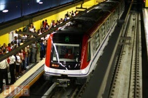 Metro y Teleférico extienden sus horarios de servicio