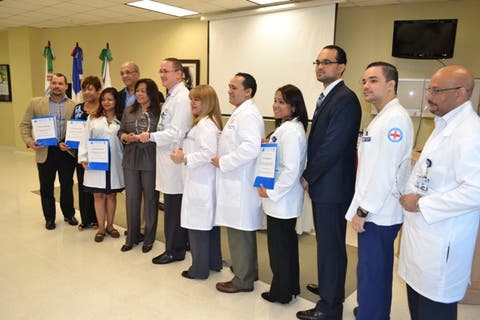 Hospital Ney Arias Lora premia trabajos presentados en la IV Jornada Científica