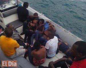 Armada detiene 16 haitianos y un dominicano viajarían ilegalmente a Puerto Rico