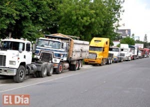 Camioneros paralizan transporte de carga a Haití