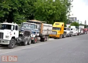 Camioneros paralizan transporte de carga a Haití