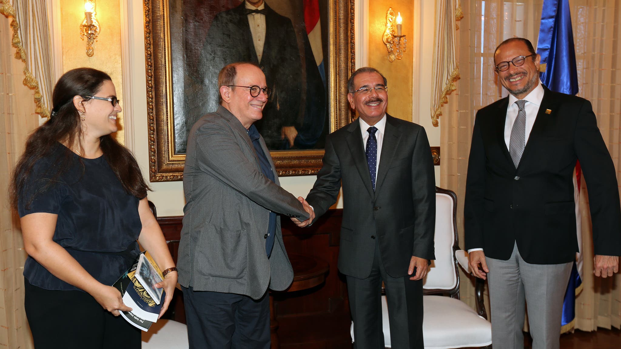 Silvio Rodríguez ofrecerá concierto gratis en Baní; presidente Medina lo recibe en el Palacio