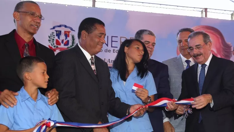 Medina inaugura 60 aulas en 5 escuelas