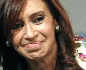 Presidenta argentina sigue hospitalizada y cancela viaje al G20