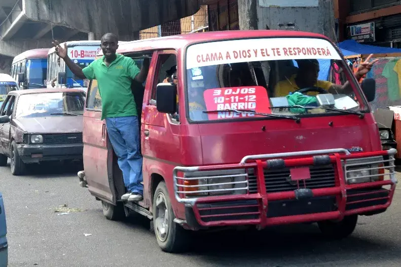 Choferes no bajan precios pasajes