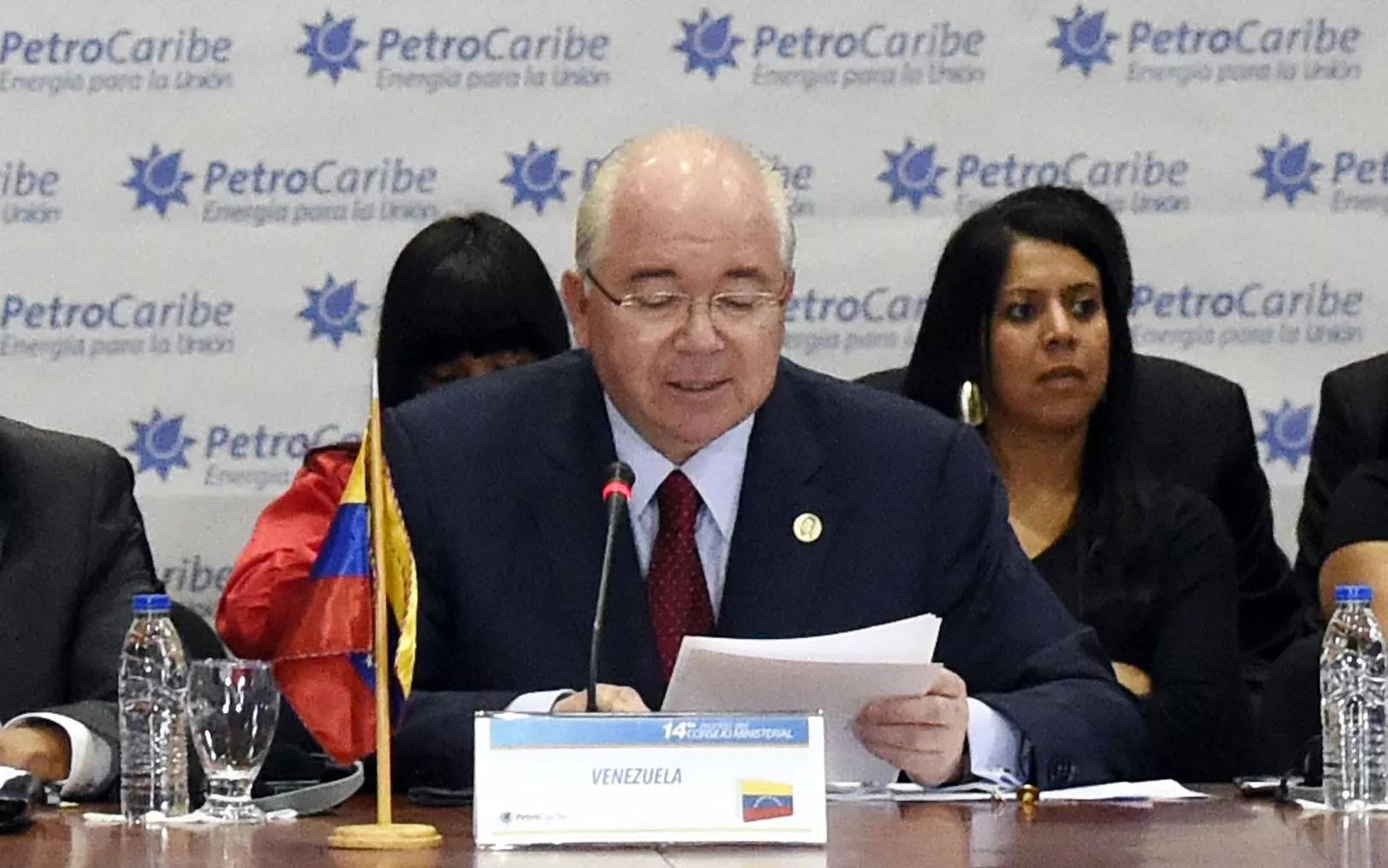 Venezuela garantiza apoyo a PetroCaribe