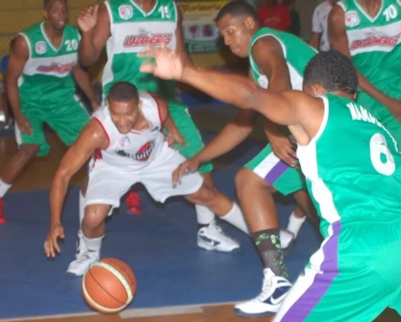 Acción basket de San Cristóbal.