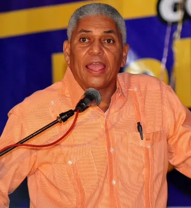ACTIVIDAD NELSON GUILLEN CON JOVENES SAN CRISTOBAL.Hoy/Fuente Externa 11/5/14