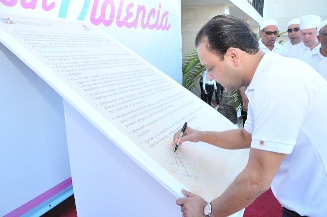 Diputados y empleados de la Cámara Baja firman Manifiesto por la No violencia contra la Mujer