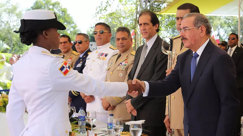 Presidente encabeza acto de  graduación de 49 cadetes del Ejército