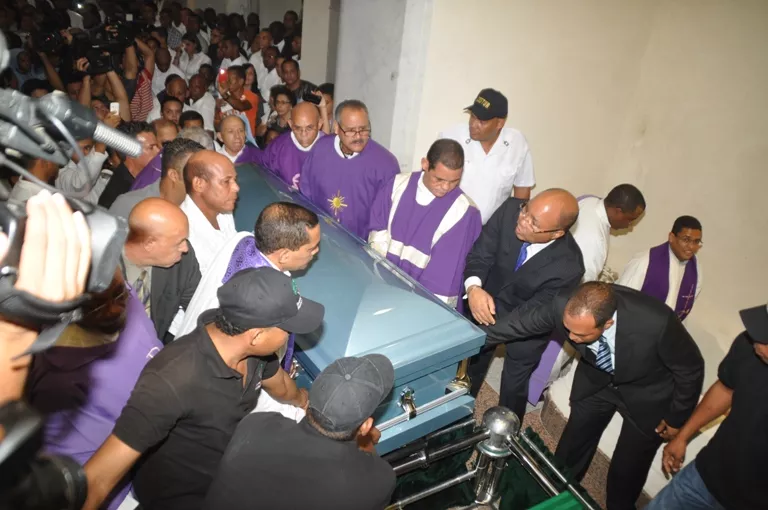 Restos del arzobispo Flores Santana descansan en la catedral Santiago Apóstol