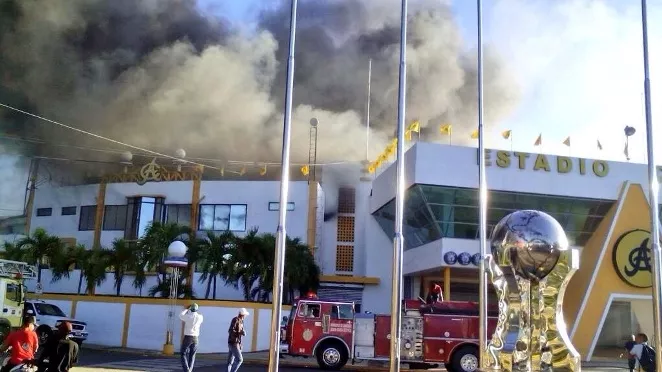  suspenden juegos en el Estadio Cibao‏ por efectos del fuego