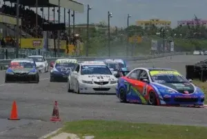 Pilotos se disputan este sábado la largada para el Gran Final del Campeonato de Autos