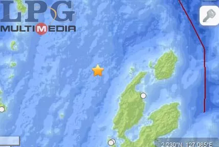 Fuerte terremoto submarino golpea este Indonesia