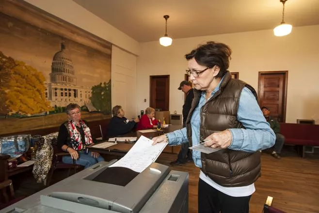 Cierran los primeros centros de votación en Estados Unidos