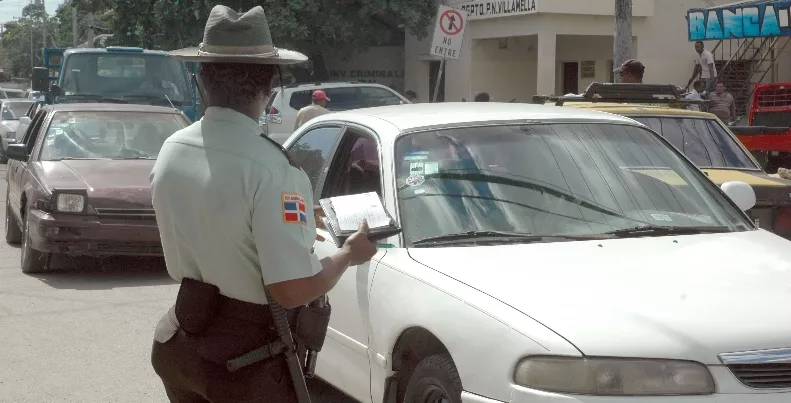 Amet retiene 44 vehículos pesados por violar prohibición en asueto de Navidad