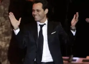 Marc Anthony ayuda con tarjeta navideña a un centro educativo de Puerto Rico