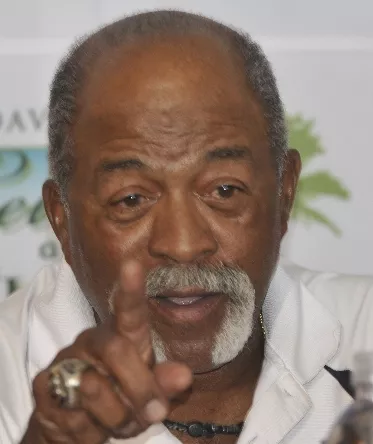 LUIS TIANT