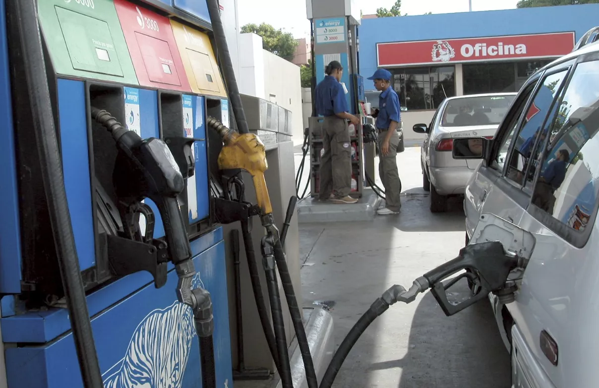 Bajan precios de los combustibles,excepto la Gasolina y el Gas Natural