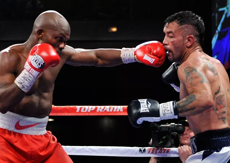 Timothy Bradley Jr. v Diego Chaves