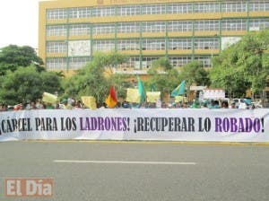 Manifestantes piden sustitución de Suprema Corte de Justicia