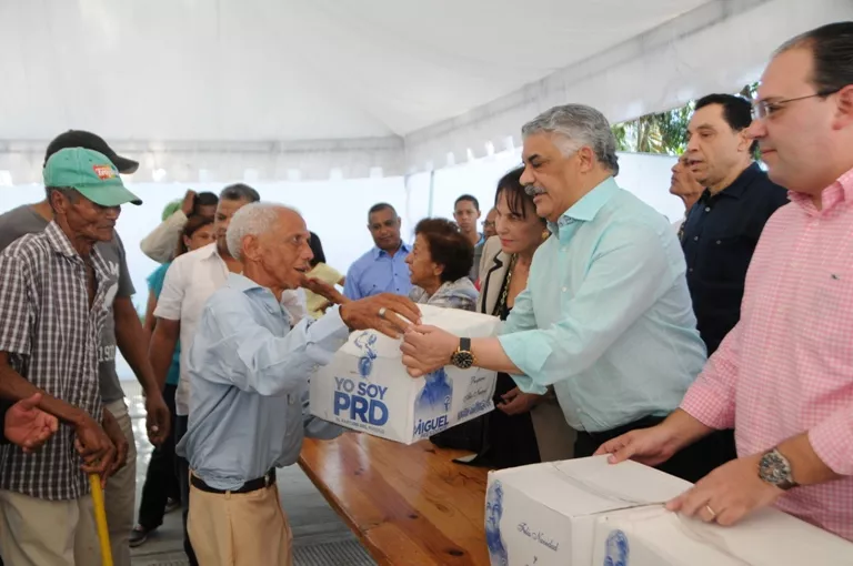 Entrega cajas navideñas 1