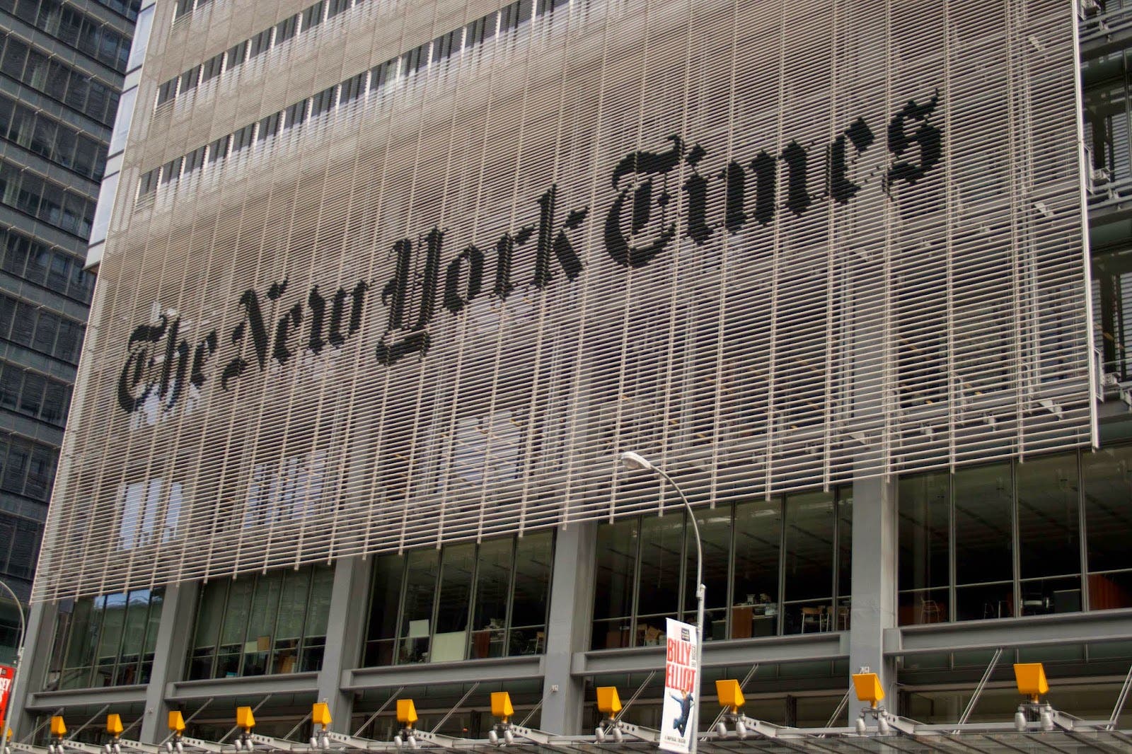 Empleados del New York Times realizan huelga de 24 horas