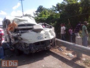 Un muerto y dos heridos en accidente en autopista 6 de Noviembre