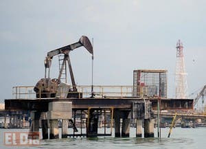 El petróleo de Texas abre con descenso del 0,36 % y se cotiza a 49,45 dólares