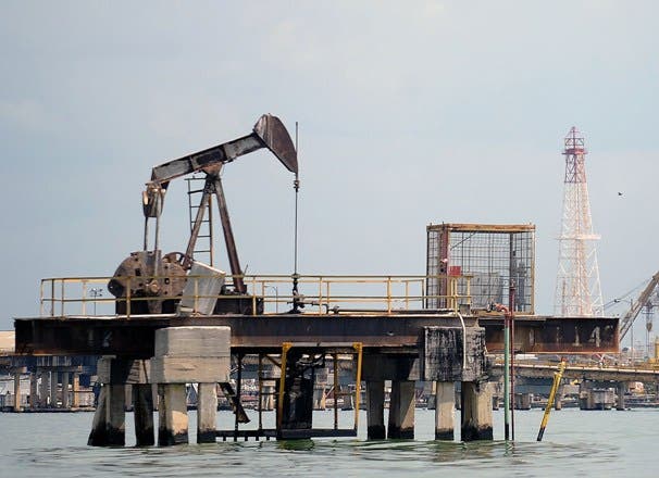 El petróleo de Texas baja un 0,3 %, y cierra en 72,97 dólares el barril